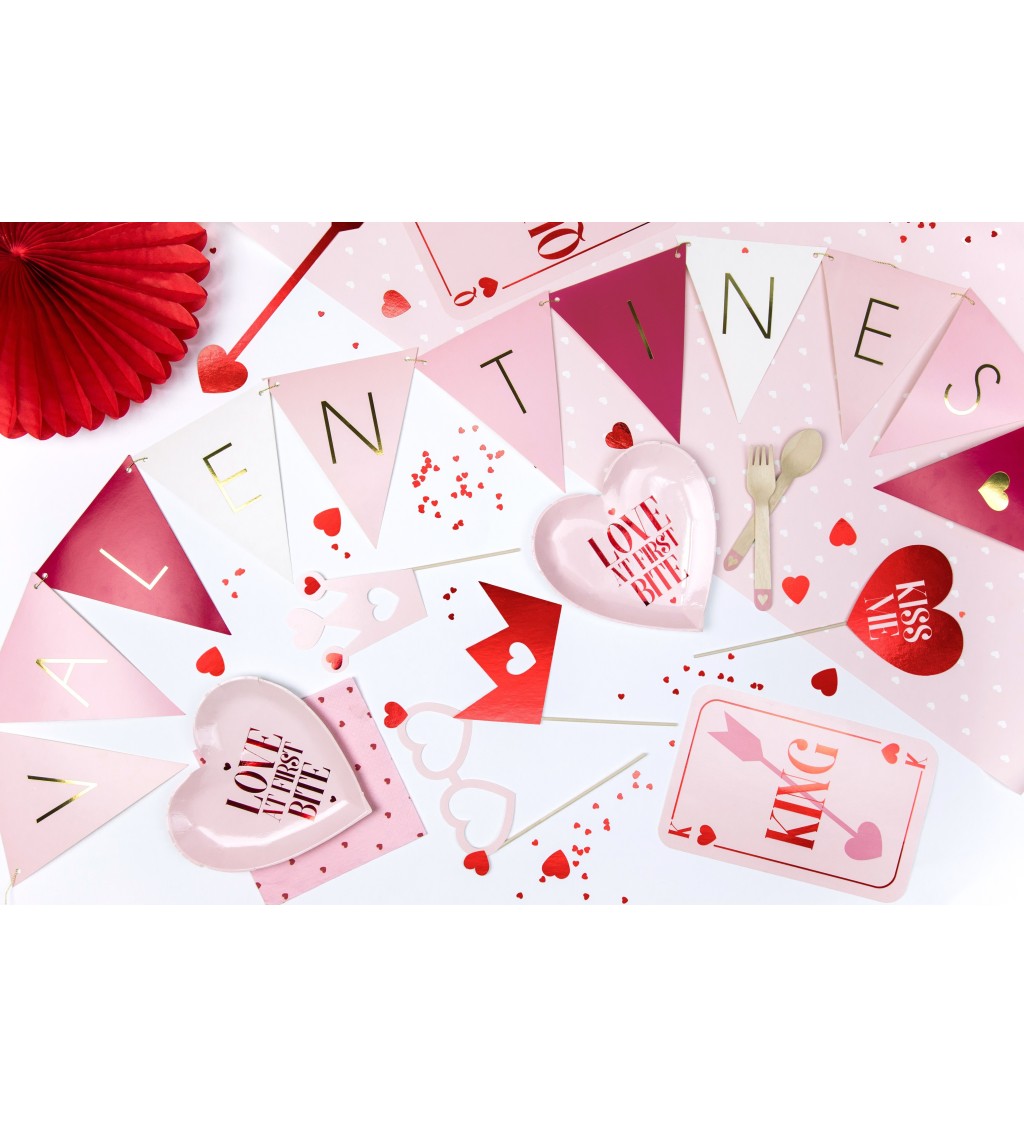 Velké konfety - červená srdíčka